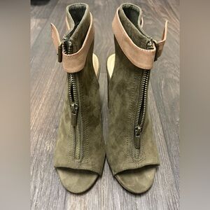 JustFab Olive Green Peep Toe Block Heel Booties – Size 8.5